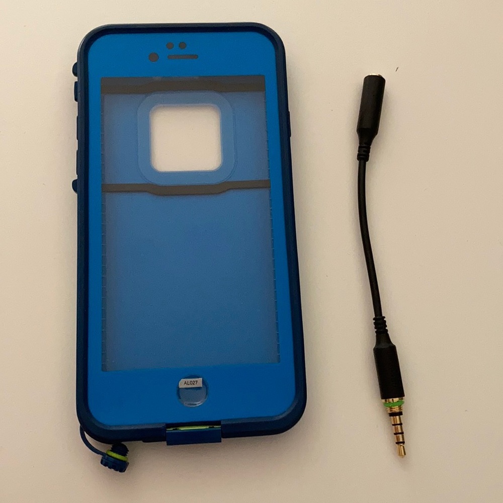 Lifeproof waterproof/dust-proof iPhone 6/6s case